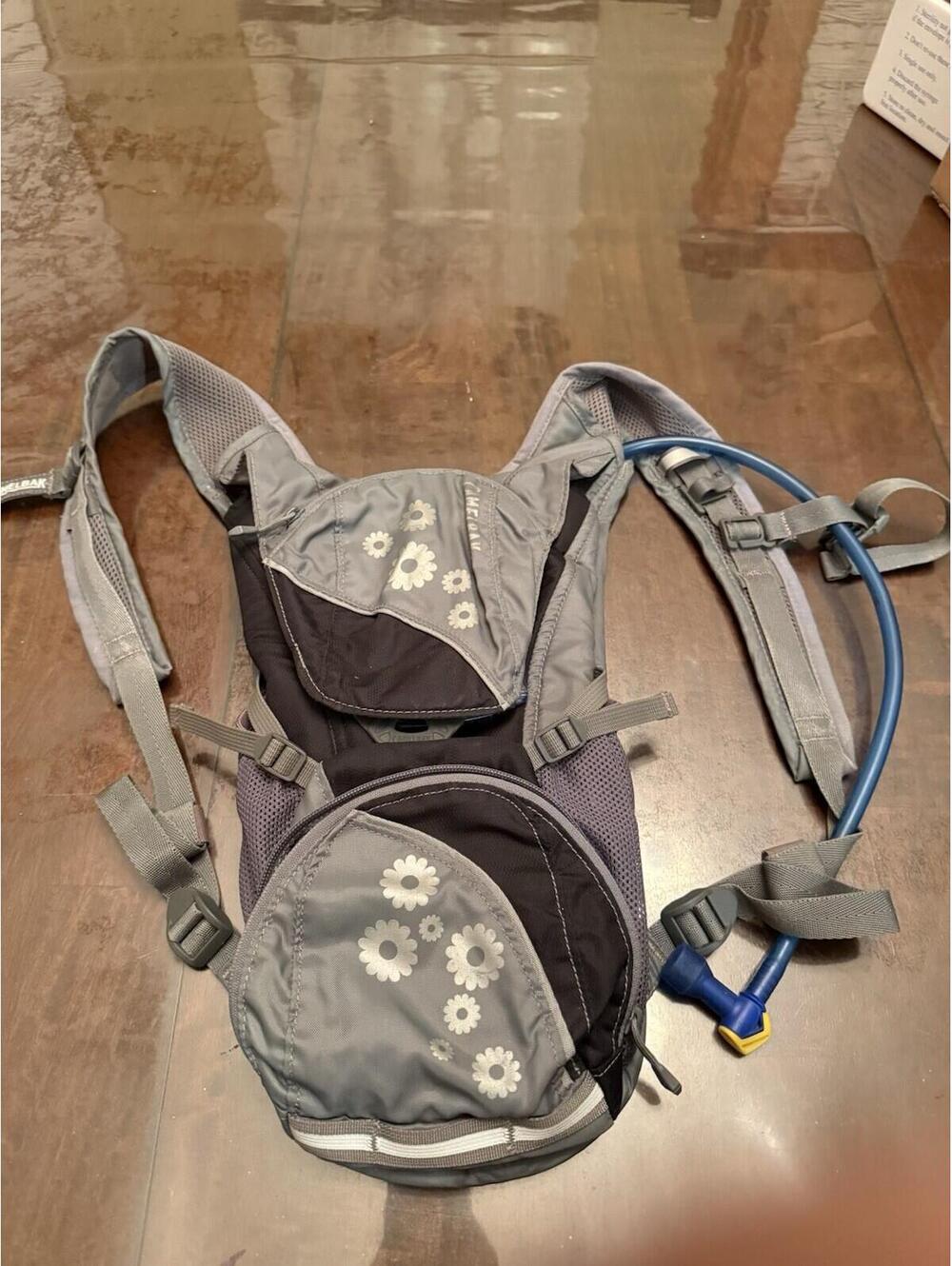 CamelBak Aurora Women's Hydration Floral Gray 2L Reservoir Backpack MTB Hiking
